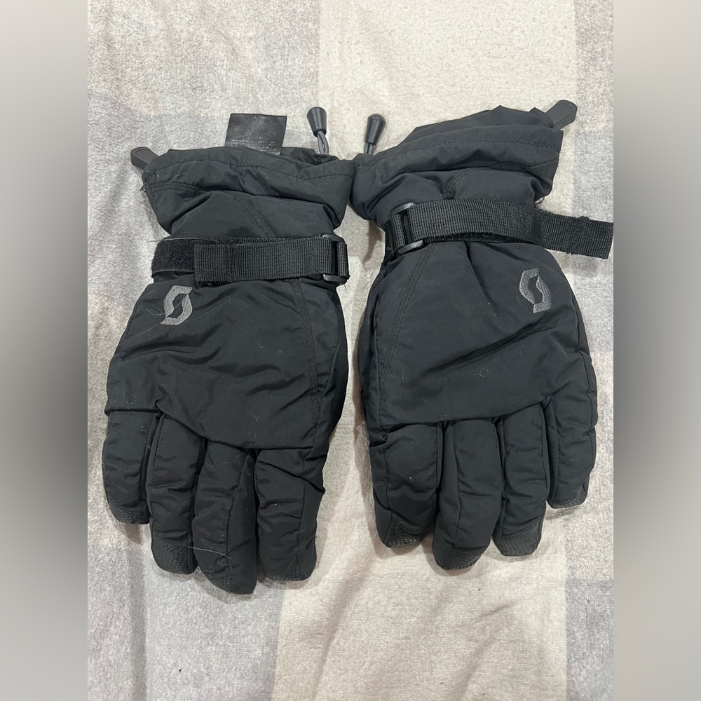 Snowboarding gloves, men’s size M.